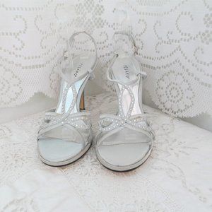 PesA'ro Silver Sequined Heels